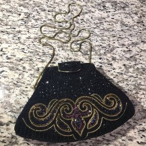 La Regale beautifully beaded clutch purse